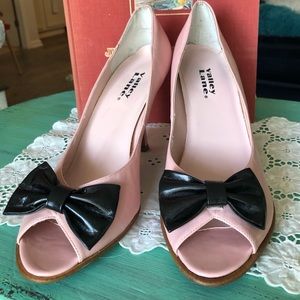 Vintage Leather Peep-toe Pumps